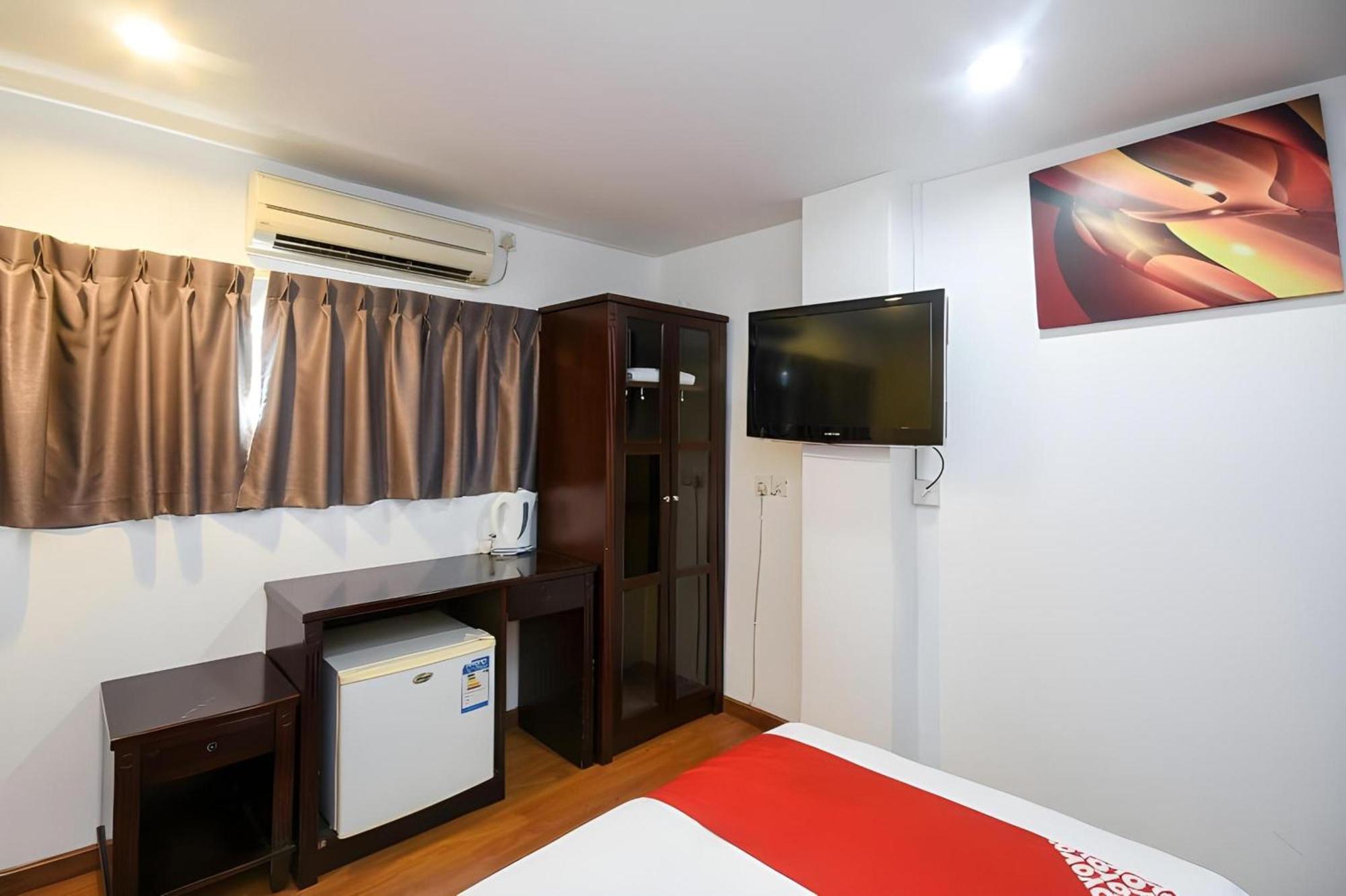 OYO 976 Dragon Inn Miri Exterior foto